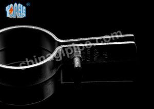 Systém pro podporu svorky potrubí stoupacího vedení svorky